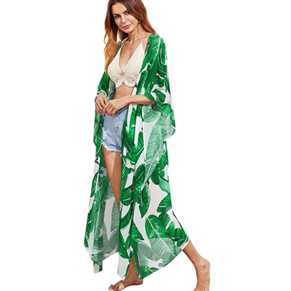 Tropical leaf print kimono 🌿🍃